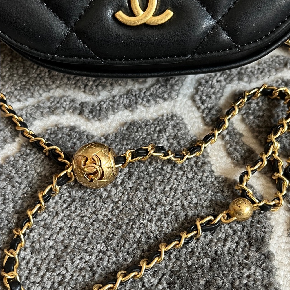 NIB CHANEL MAKEUP LINE Black Quilted VEGAN Leather Crossbody - Picture 3 of 11